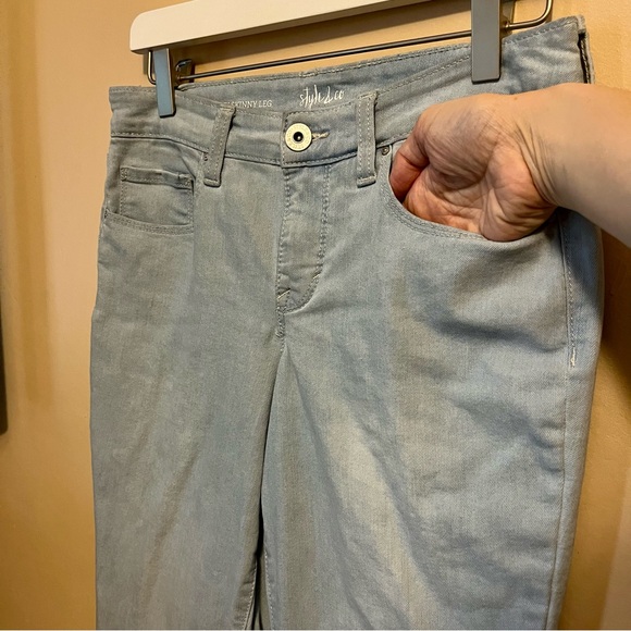 Style & Co - Curvy Skinny Leg - Women’s Jean - Size 4 Petite - Picture 2 of 8